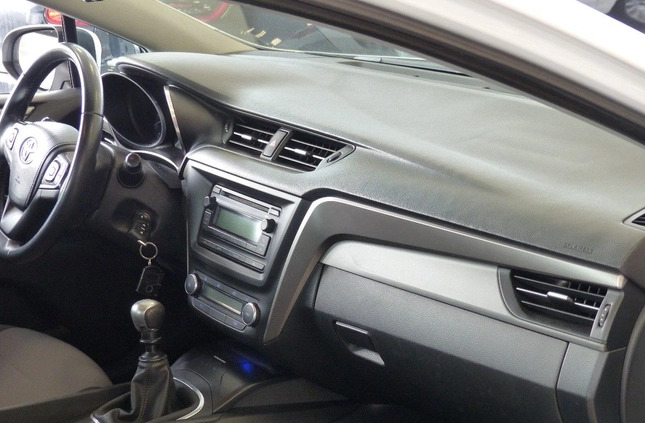 Toyota Avensis cena 39999 przebieg: 264017, rok produkcji 2016 z Tarnów małe 172
